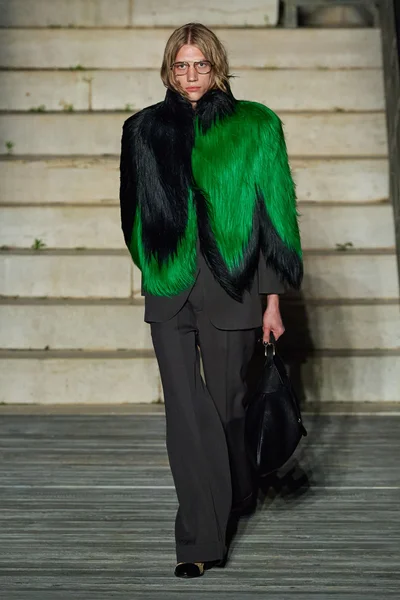 Look 92